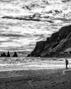 Black Beach, no sul da Islândia, com organização de Lofoten Tours.
